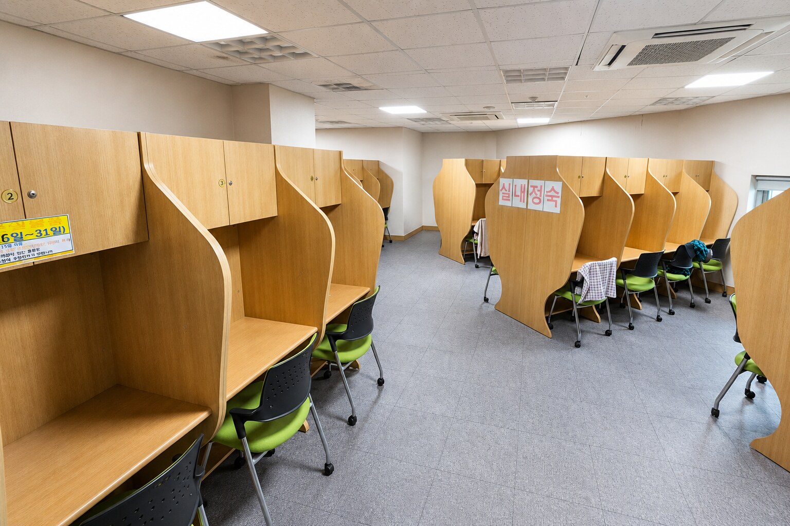 네트워크 설치가 완료된 스터디 공간